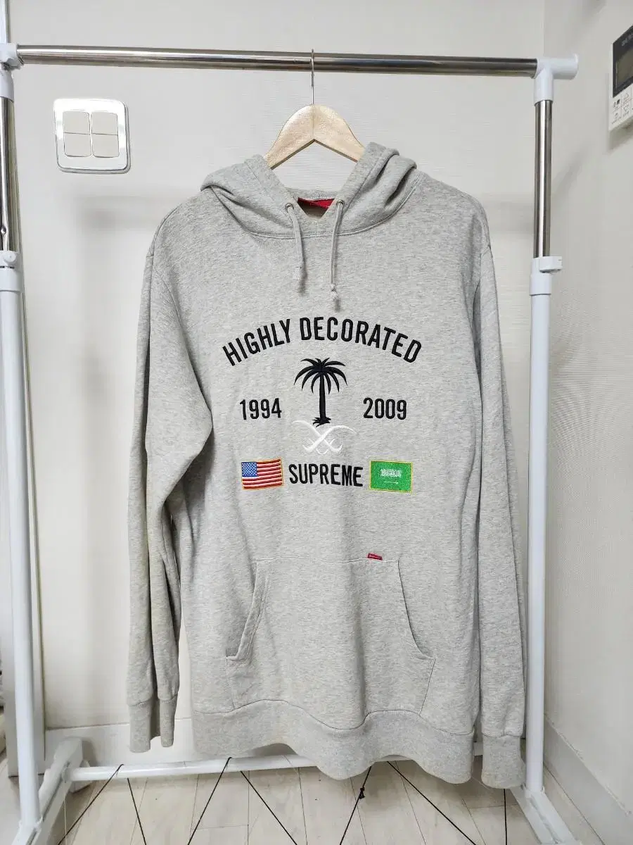 Supreme highly hot sale decorated hoodie